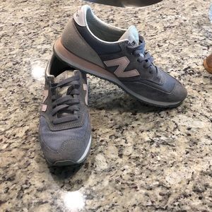 New Balance tennis shoes